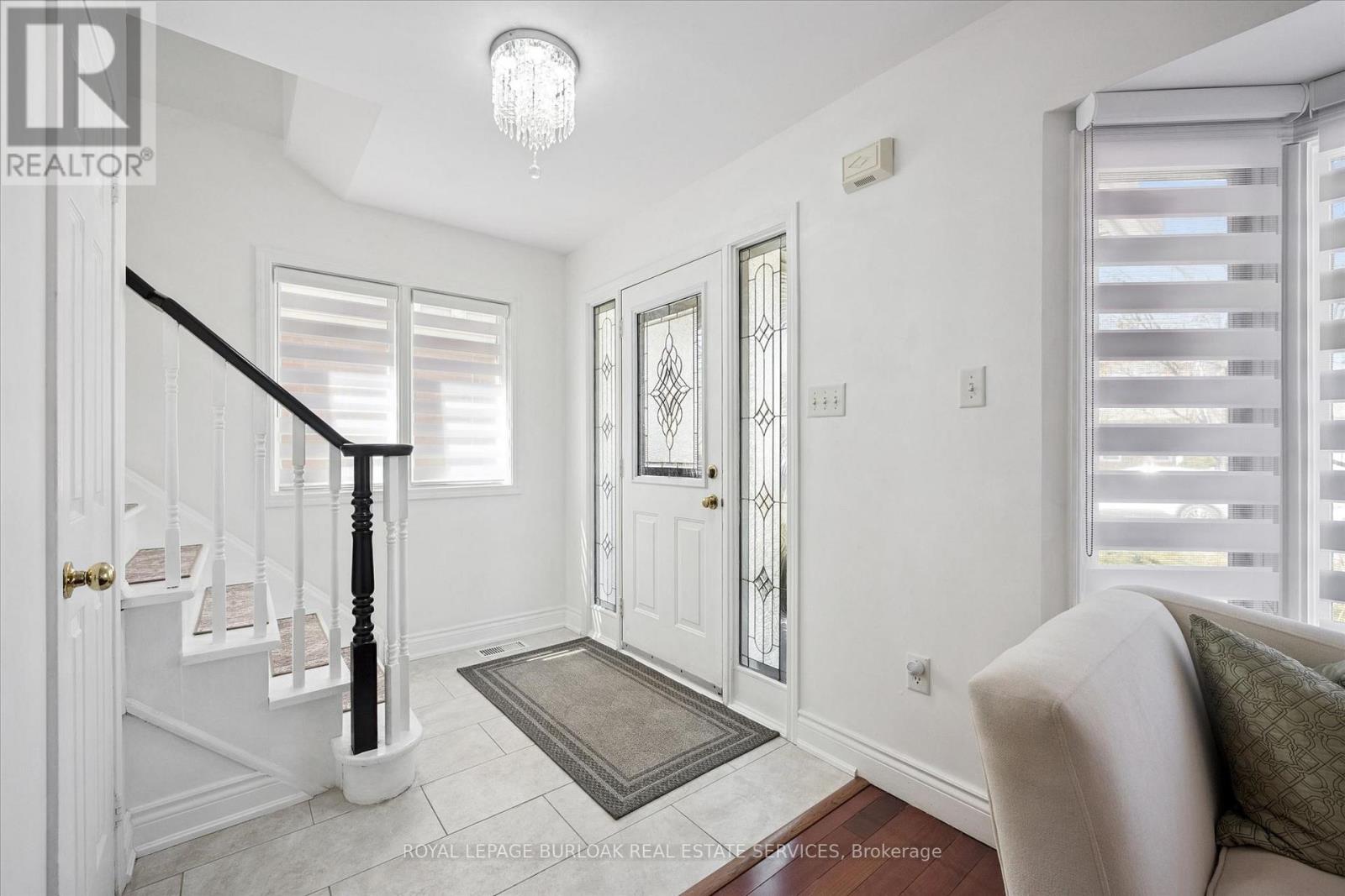 5147 Ravine Crescent, Burlington, Ontario  L7L 6N3 - Photo 5 - W13628952