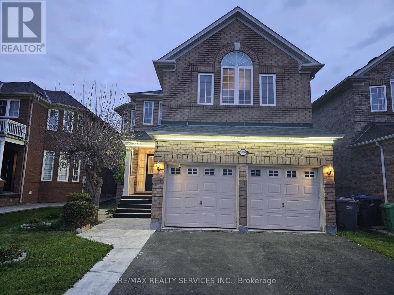 3696 Waterfall Crescent, Mississauga, Ontario  L5N 8G8 - Photo 2 - W13628986