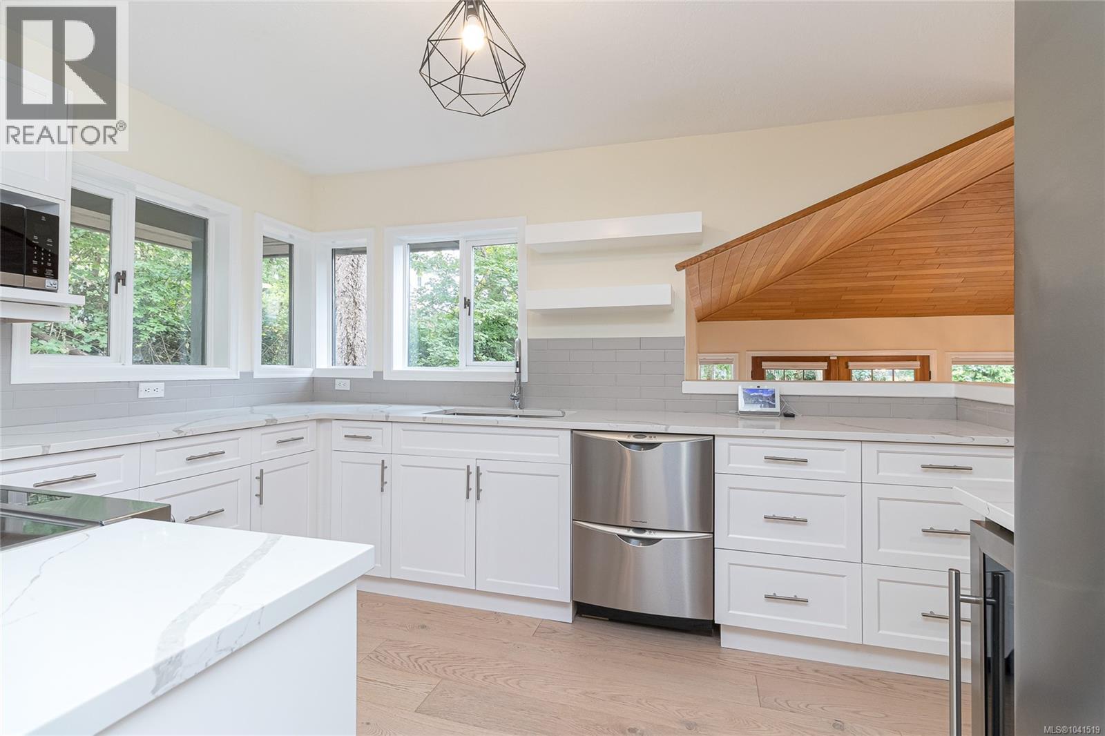 2745 Green Vale Ave, Saanich, British Columbia  V8N 1S3 - Photo 11 - 1041519