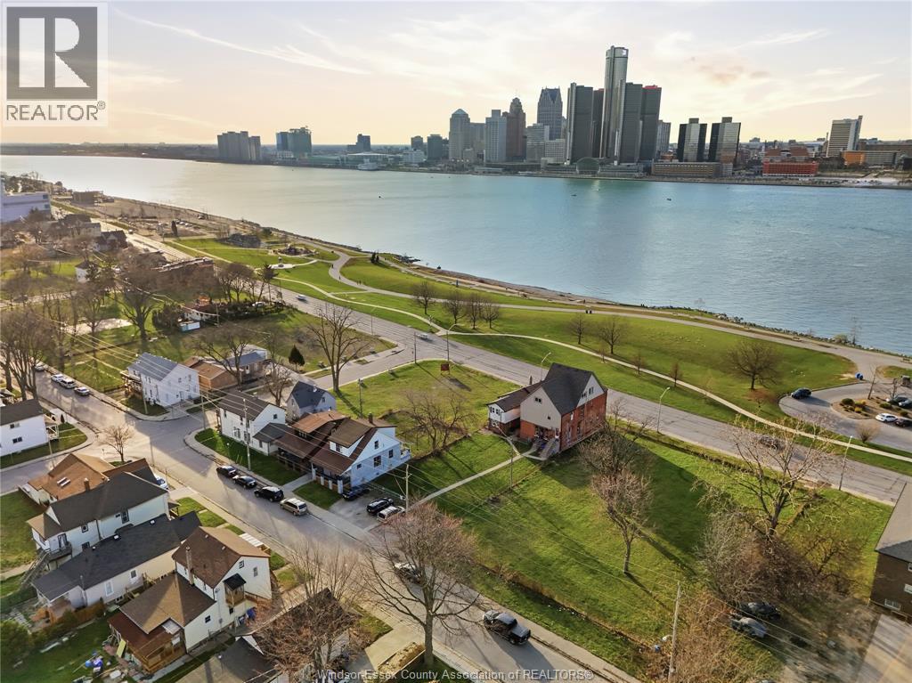 819-829 RIVERSIDE AVE, Windsor, Ontario