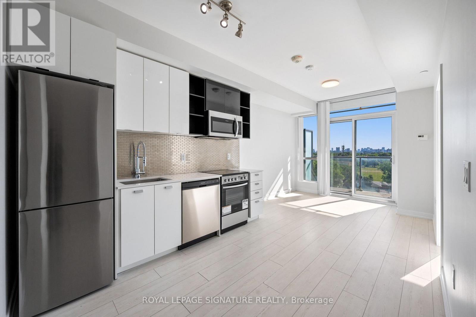 710 - 10 De Boers Drive E, Toronto, Ontario  M3J 0L6 - Photo 6 - W13620306