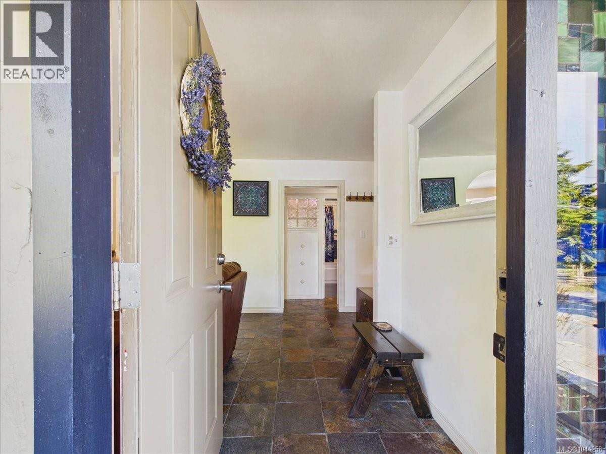 1638 Whiffin Spit Rd, Sooke, British Columbia  V9Z 0T8 - Photo 6 - 1044258