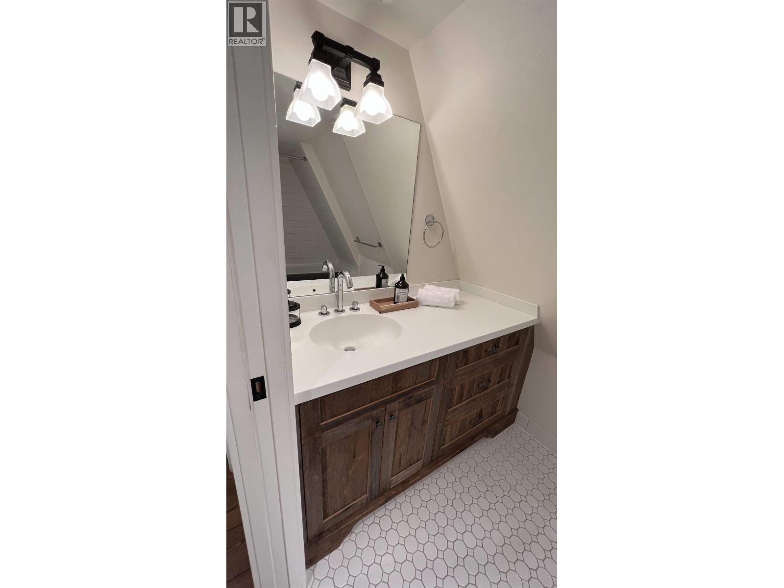 7102 Nesters Road, Whistler, British Columbia  V8E 0E2 - Photo 16 - R3151823