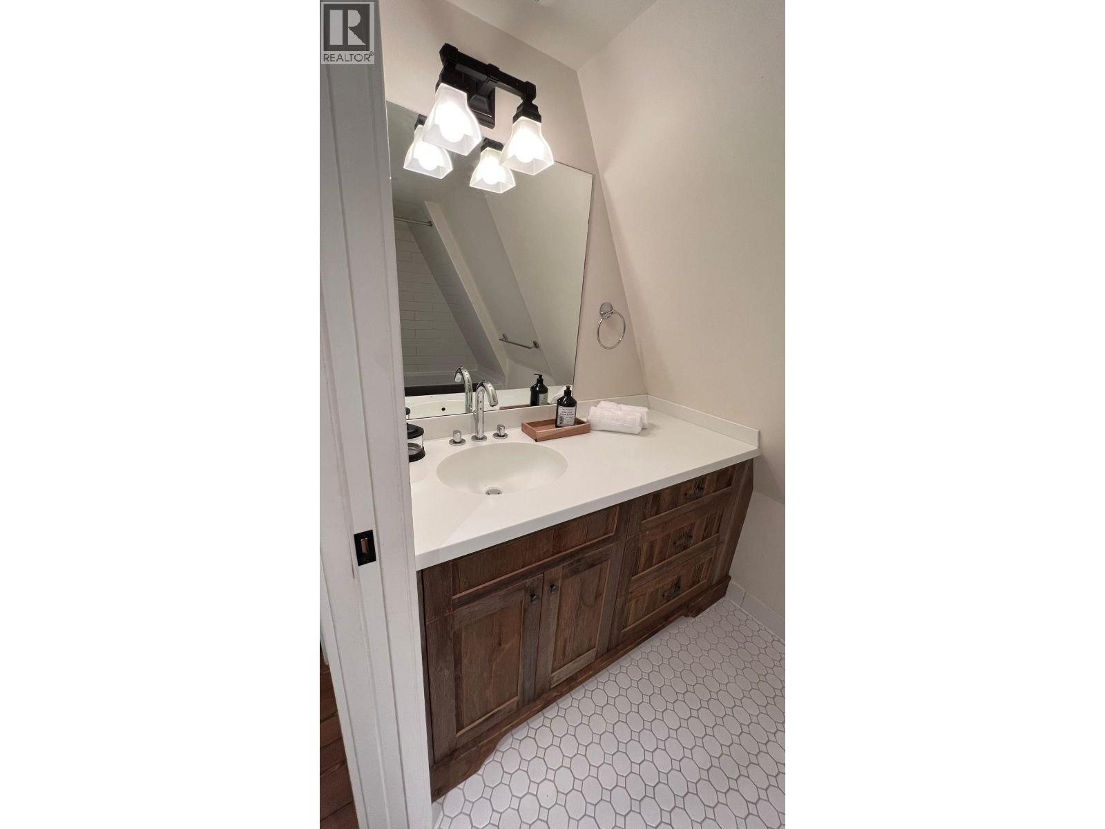 7102 Nesters Road, Whistler, British Columbia  V8E 0E2 - Photo 18 - R3151823