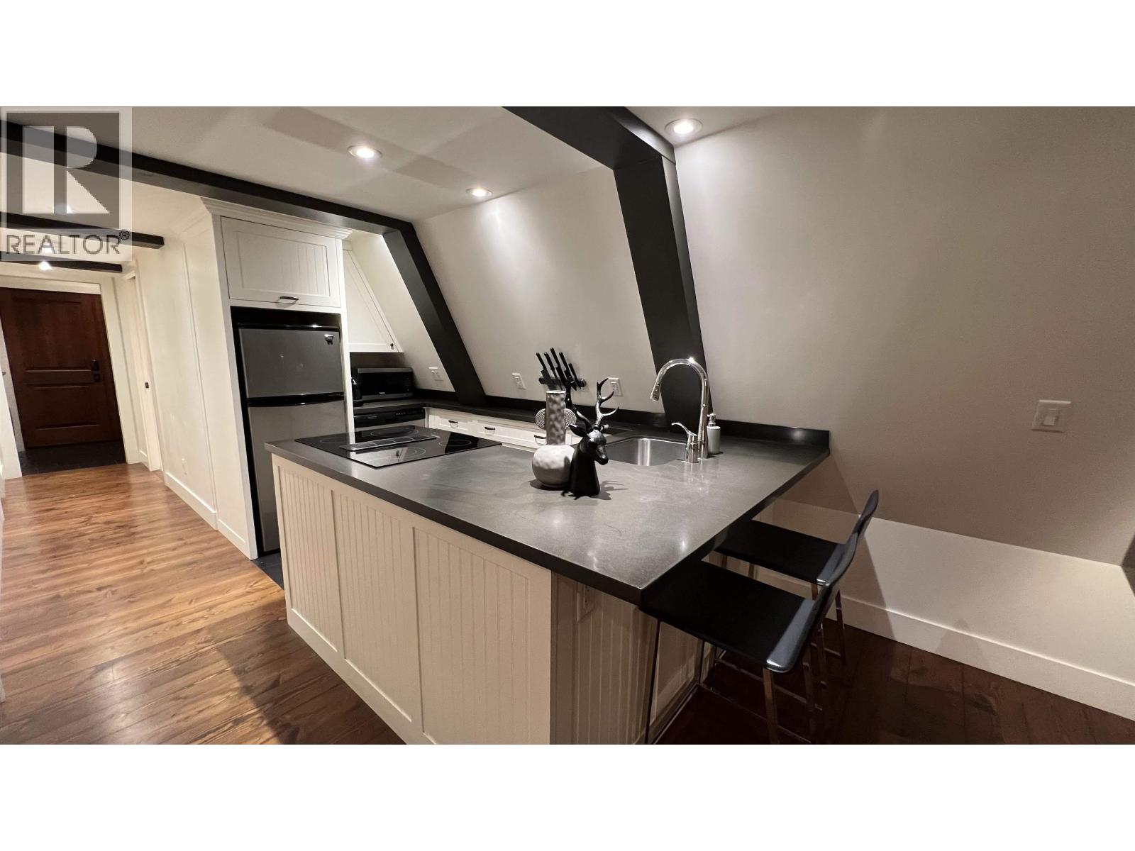 7102 Nesters Road, Whistler, British Columbia  V8E 0E2 - Photo 3 - R3151823
