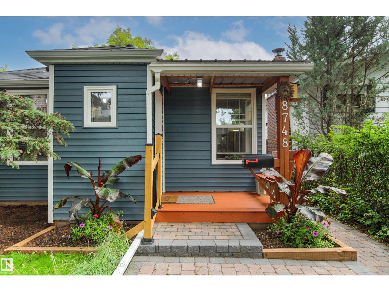 8748 80 Av NW, Edmonton, Alberta  T6C 0T5 - Photo 3 - E4501777