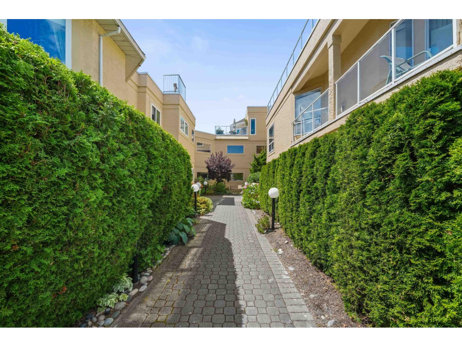 201 1255 Best Street, White Rock, British Columbia  V4B 4E1 - Photo 3 - R3141417