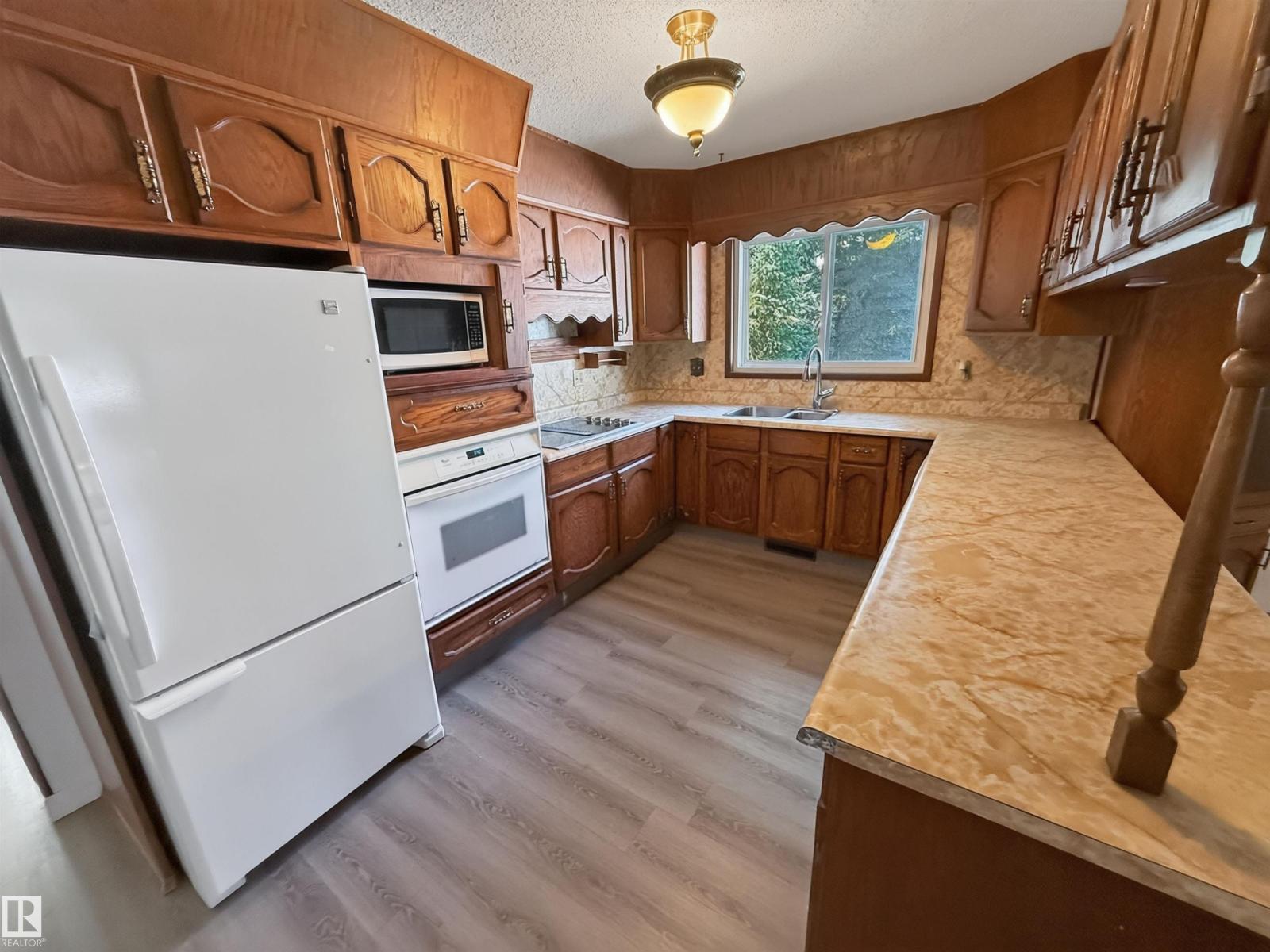 11327 25 Av NW, Edmonton, Alberta  T6J 5J1 - Photo 13 - E4501783
