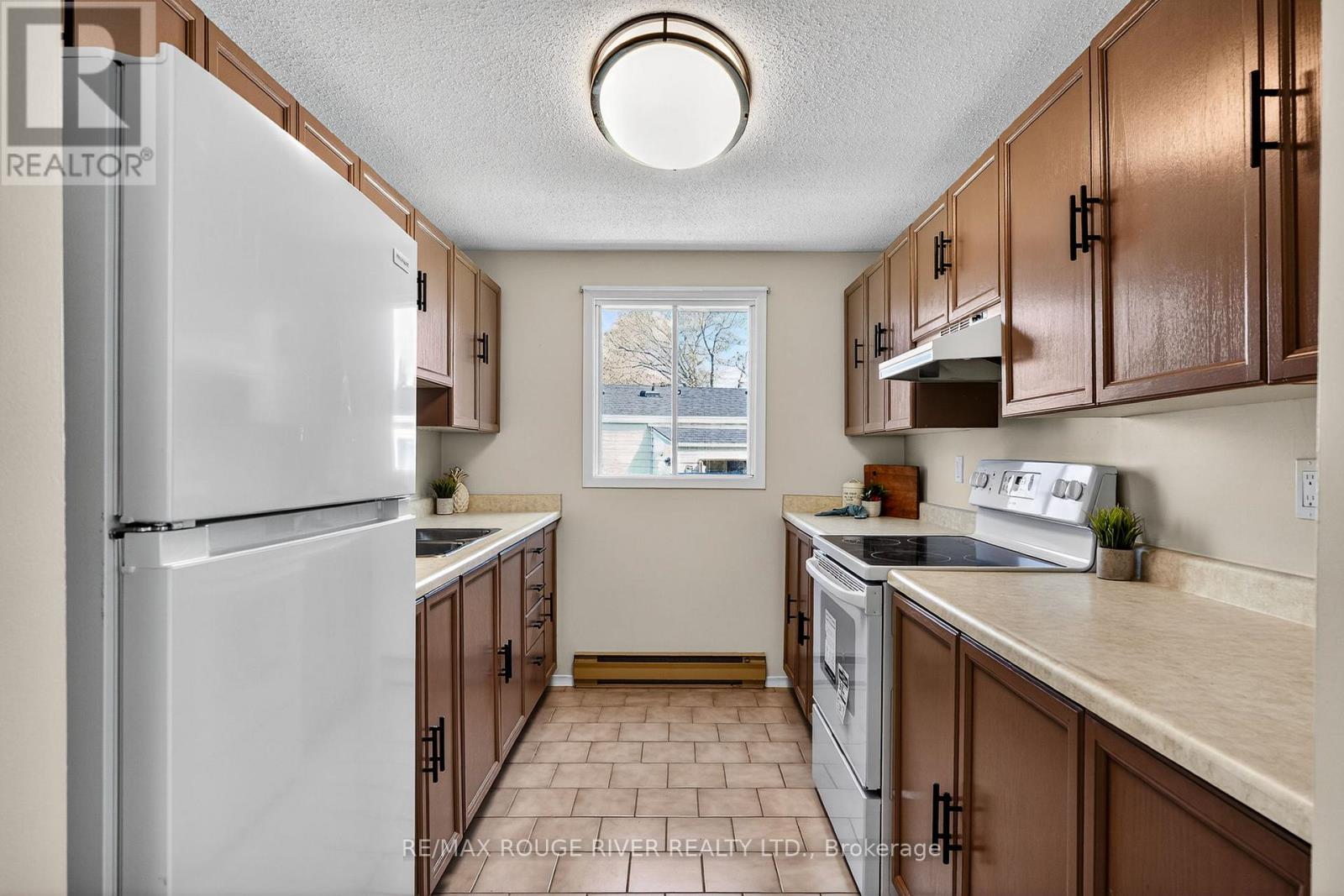 22 Eastbank Road, Clarington, Ontario  L1B 1A4 - Photo 12 - E13629106