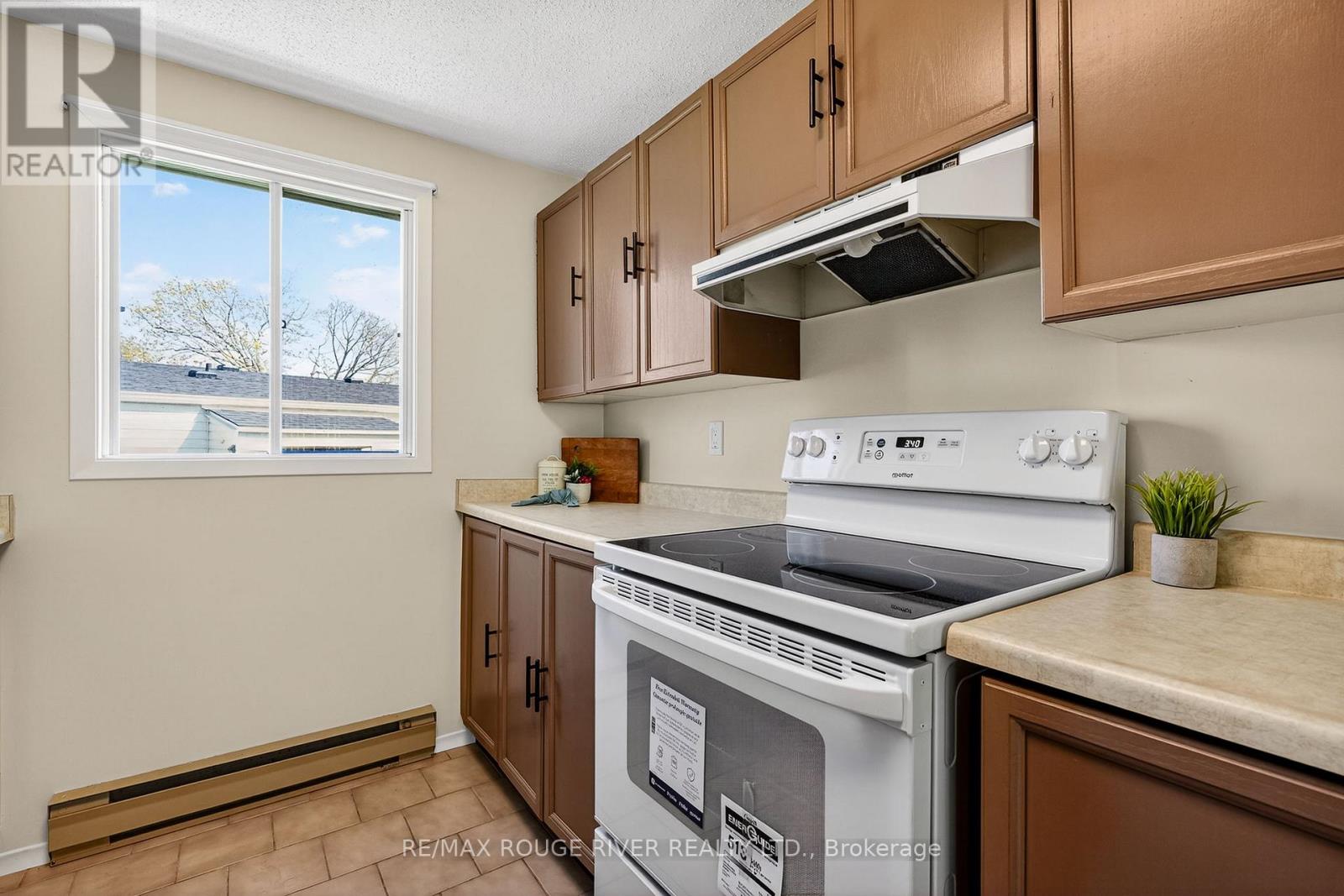 22 Eastbank Road, Clarington, Ontario  L1B 1A4 - Photo 13 - E13629106