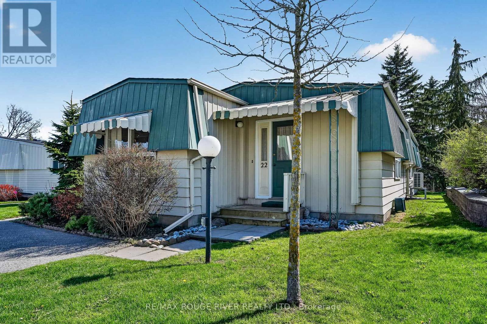 22 Eastbank Road, Clarington, Ontario  L1B 1A4 - Photo 3 - E13629106