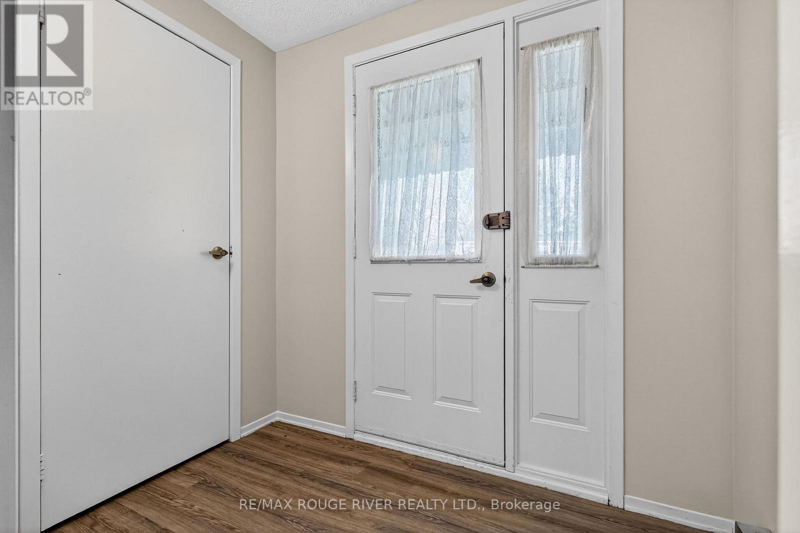 22 Eastbank Road, Clarington, Ontario  L1B 1A4 - Photo 7 - E13629106