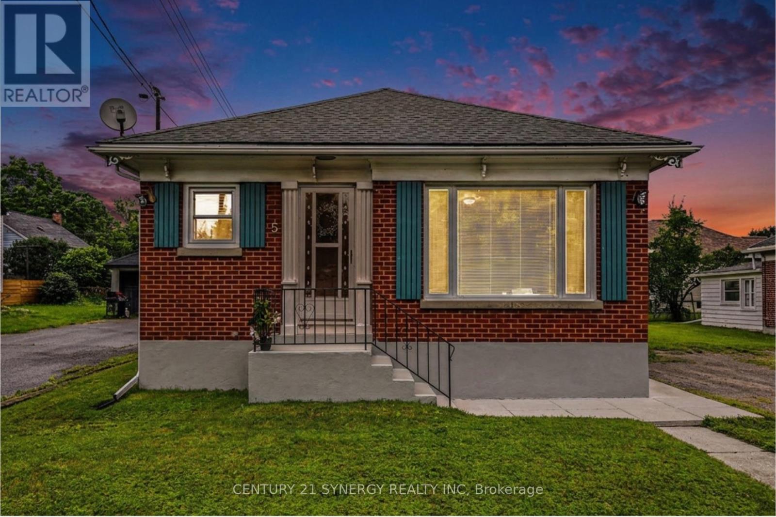 5 QUEEN STREET, Smiths Falls, Ontario