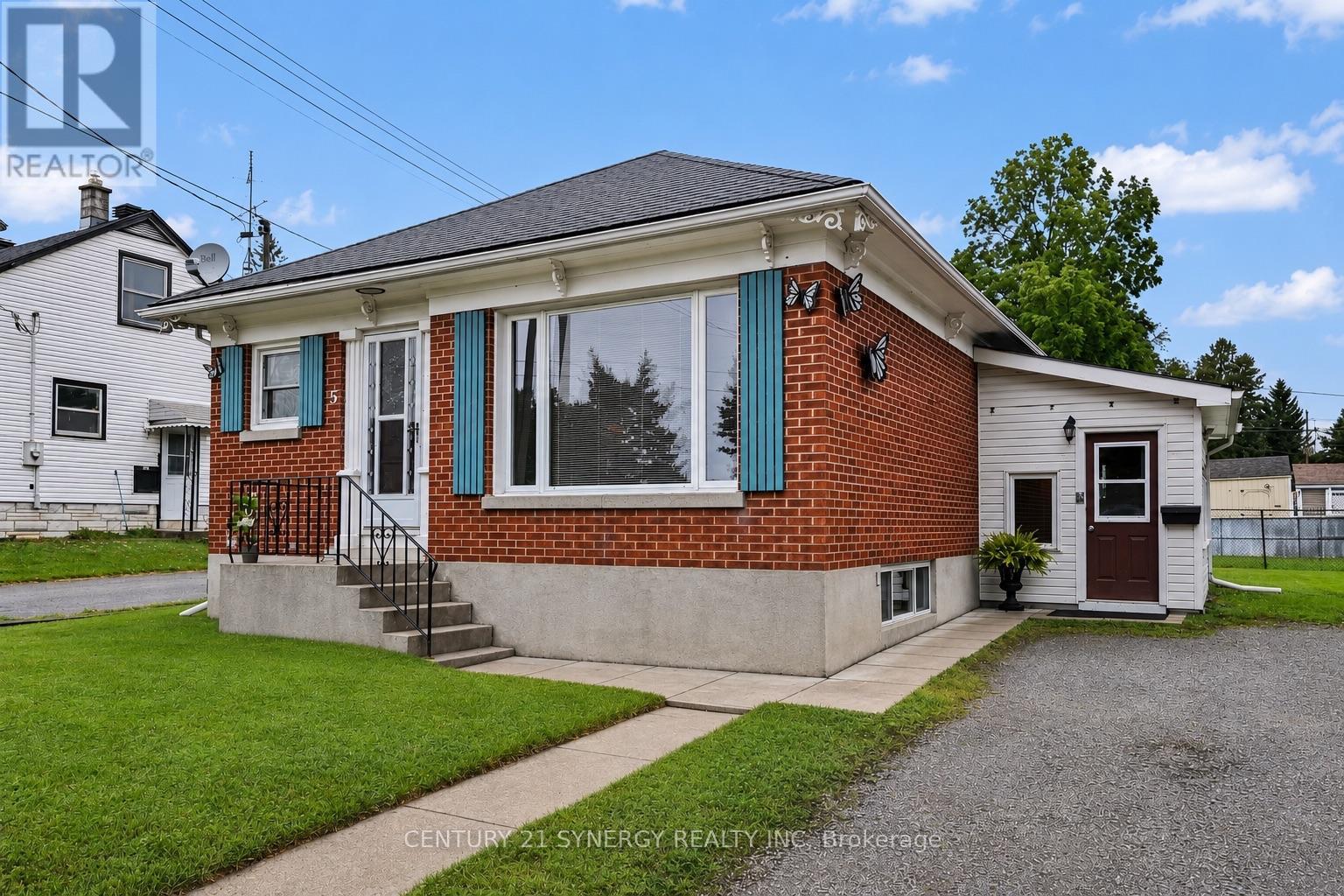 5 Queen Street, Smiths Falls, Ontario  K7A 3N1 - Photo 2 - X13629110