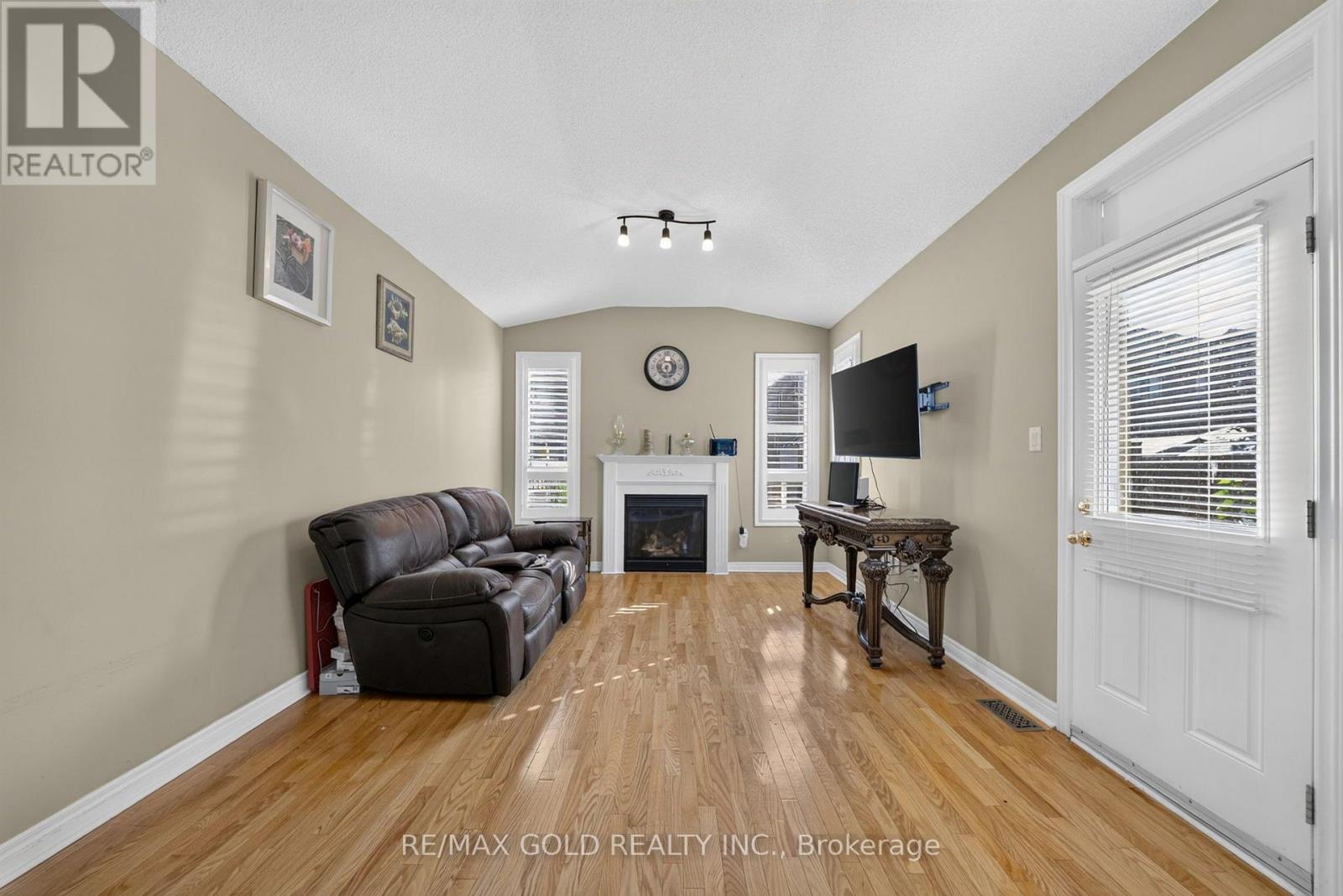 104 Everingham Circle, Brampton, Ontario  L6R 0R9 - Photo 12 - W13629094