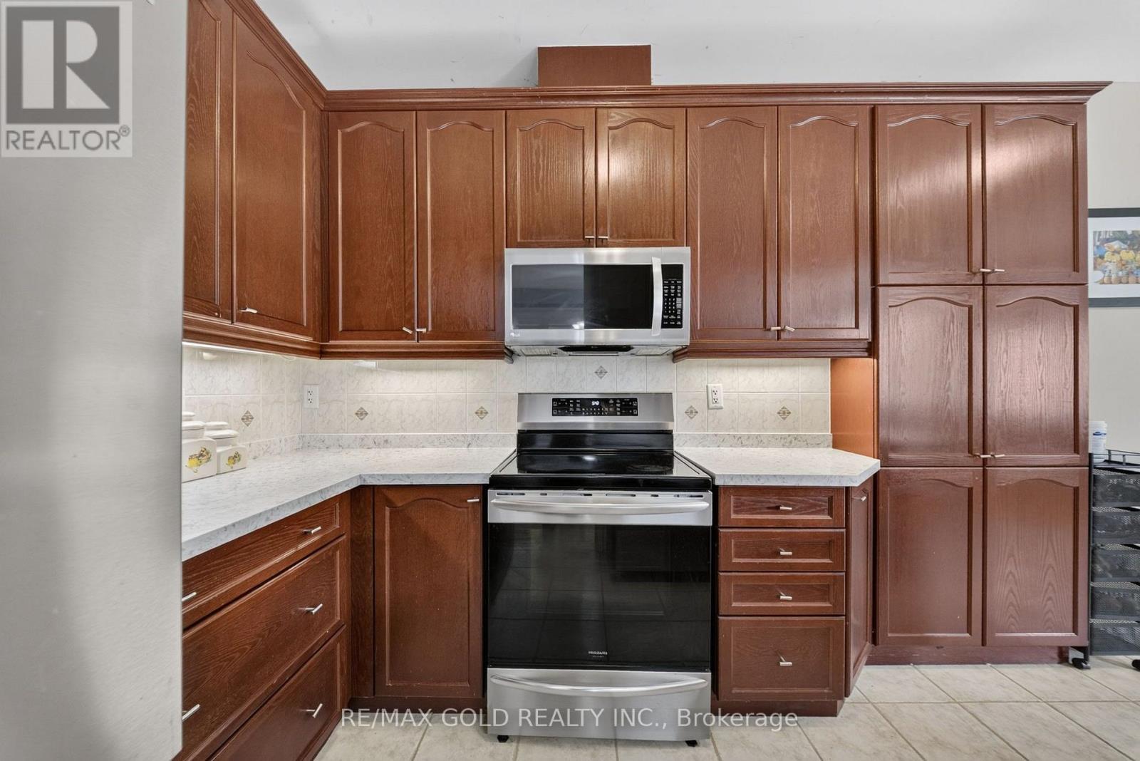 104 Everingham Circle, Brampton, Ontario  L6R 0R9 - Photo 17 - W13629094