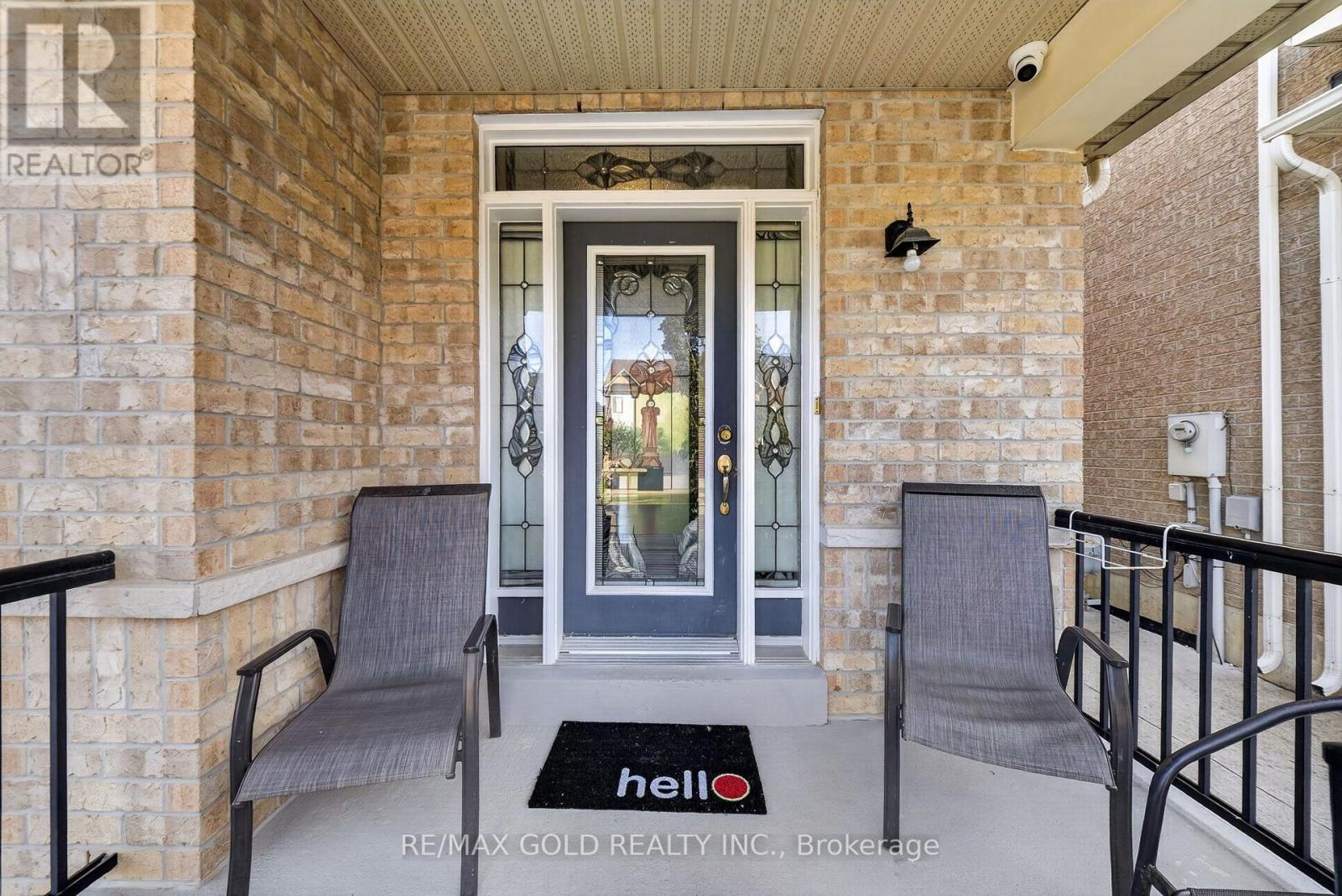 104 Everingham Circle, Brampton, Ontario  L6R 0R9 - Photo 2 - W13629094