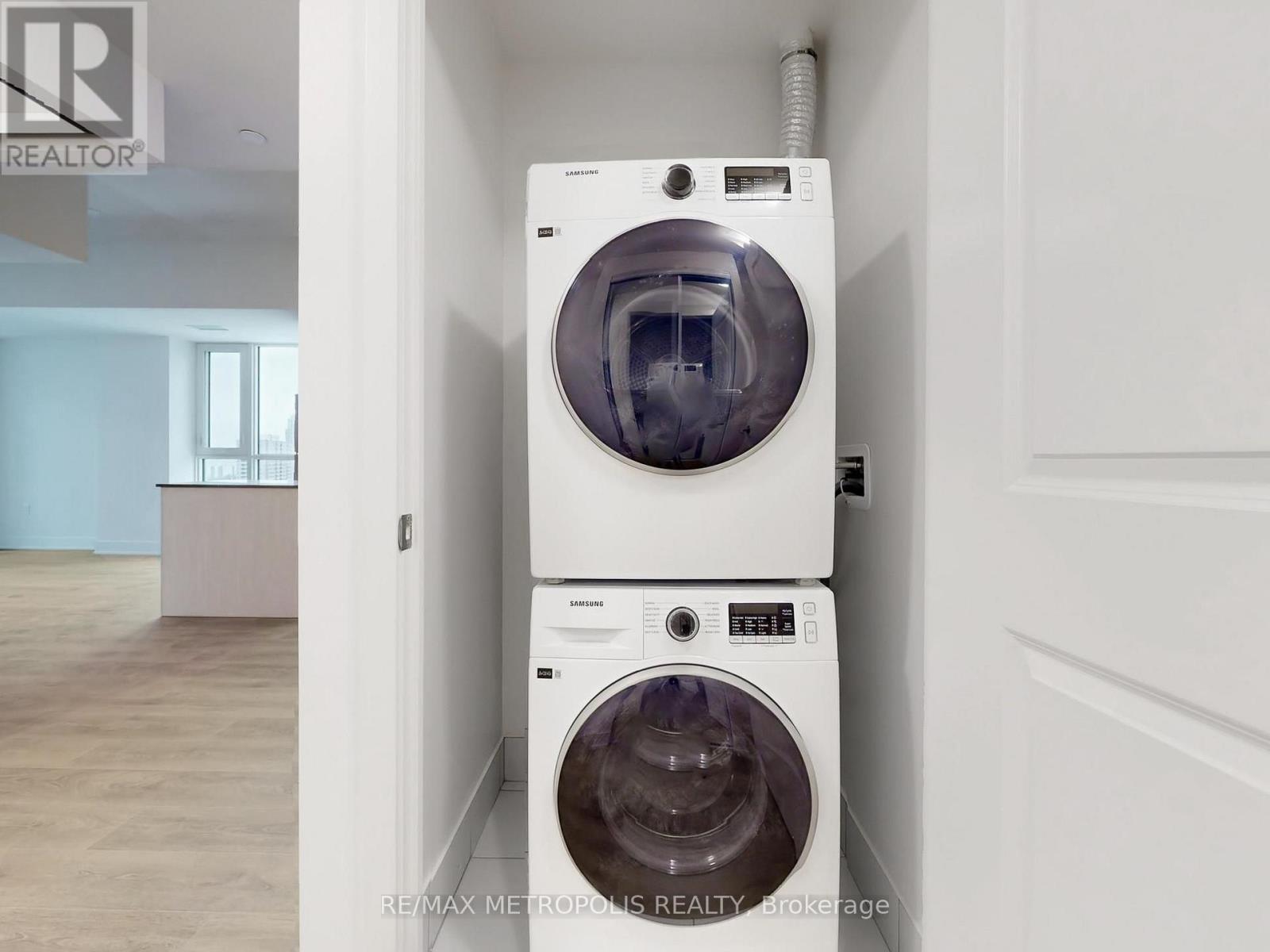 1602 - 204 Burnhamthorpe Road E, Mississauga, Ontario  L5A 0B3 - Photo 3 - W13629120