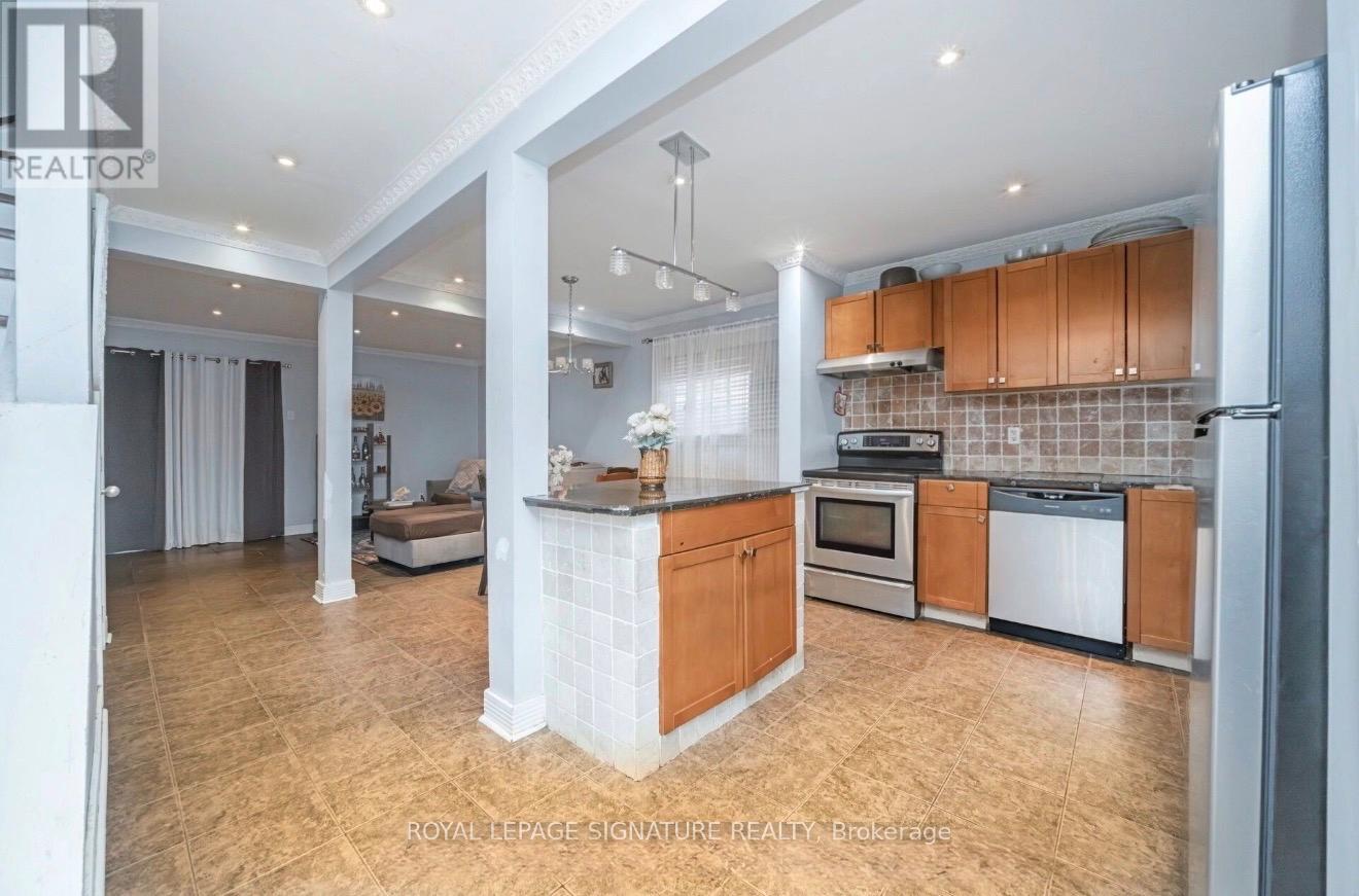 Room 1 - 19 Gatsby Square, Brampton, Ontario  L6S 2H4 - Photo 3 - W13629148