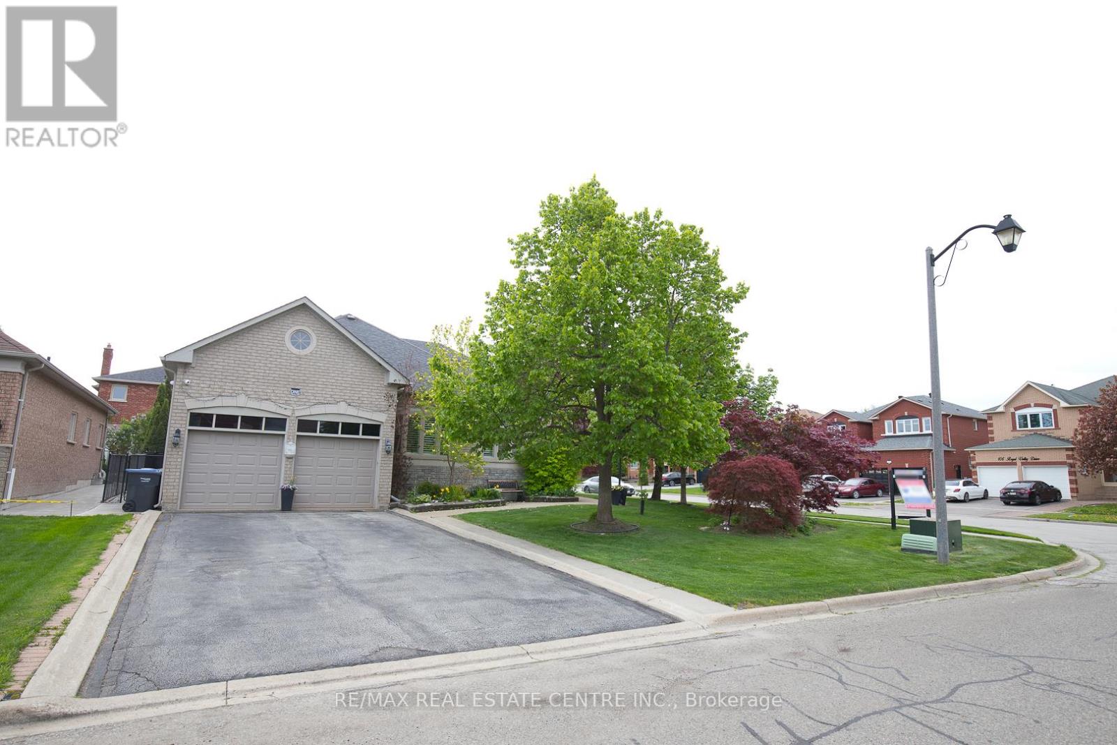 1 Kirkwood Crescent, Caledon, Ontario  L7C 1A5 - Photo 2 - W13629180