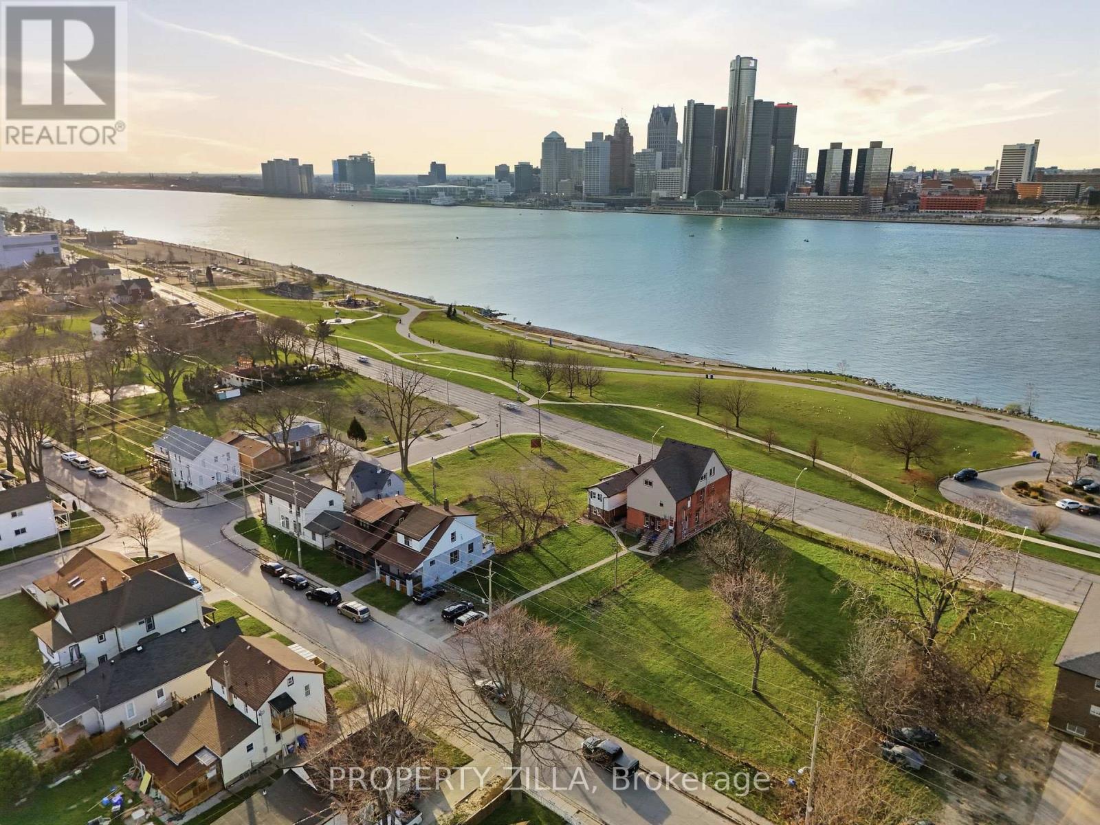 819-829 RIVERSIDE DRIVE E, Windsor, Ontario
