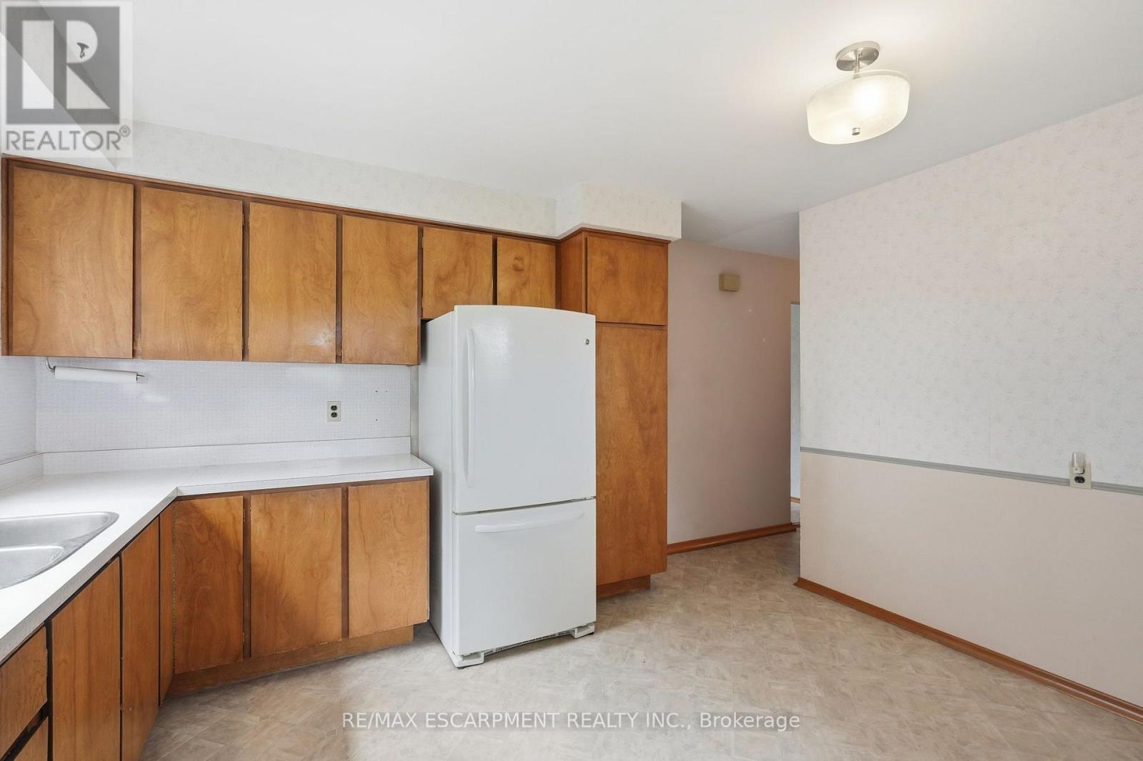 6 Caprice Court, Hamilton, Ontario  L9C 2N5 - Photo 12 - X13629154