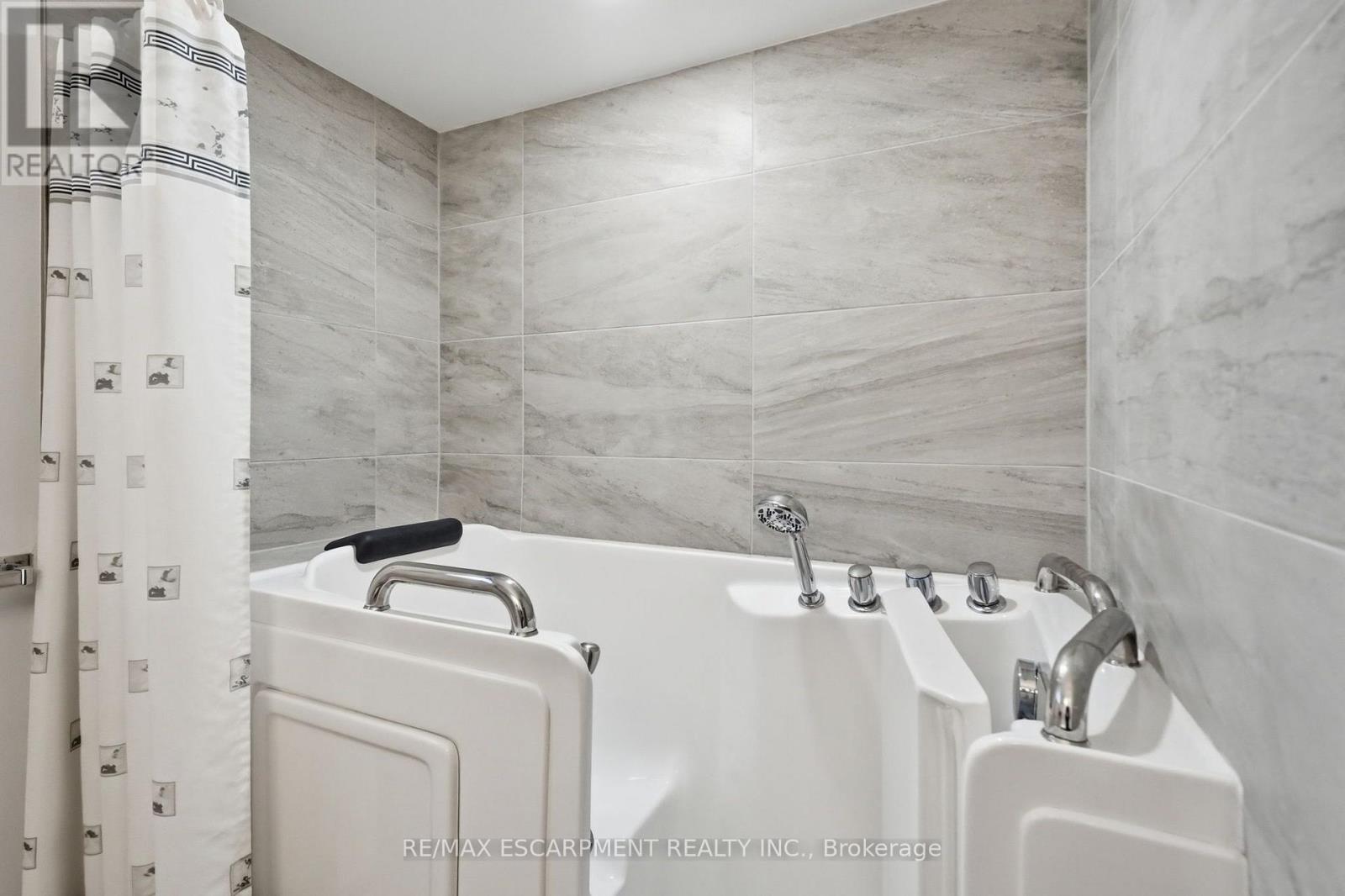 6 Caprice Court, Hamilton, Ontario  L9C 2N5 - Photo 23 - X13629154