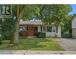 6 CAPRICE COURT, Hamilton, Ontario