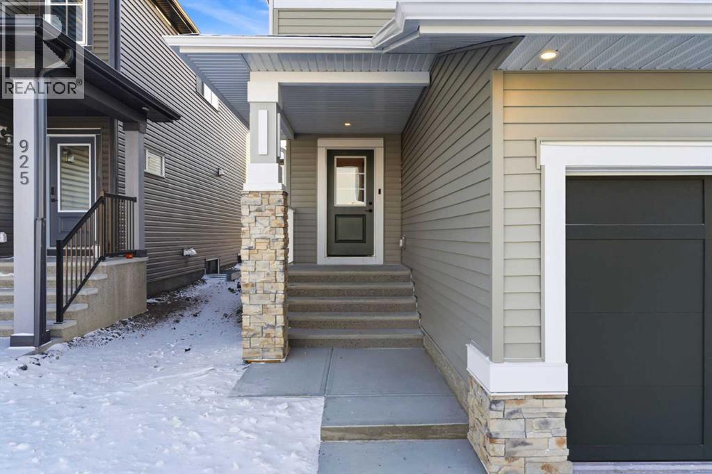 921 Chinook Winds Meadow SW, Airdrie, Alberta  T4B 5P8 - Photo 3 - A2276943