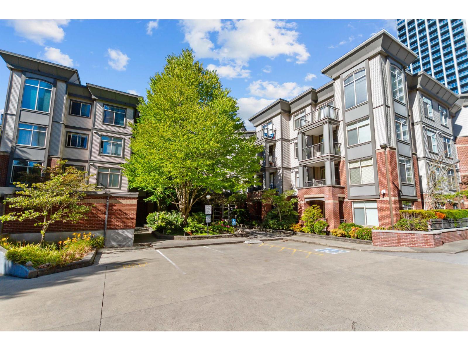 301 10499 UNIVERSITY DRIVE, Surrey, British Columbia