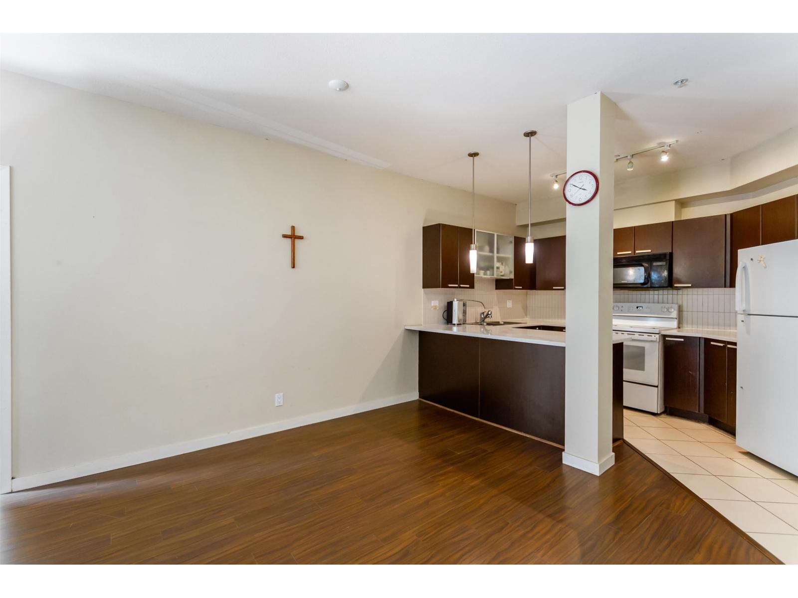 301 10499 University Drive, Surrey, British Columbia  V3T 0A4 - Photo 3 - R3149032