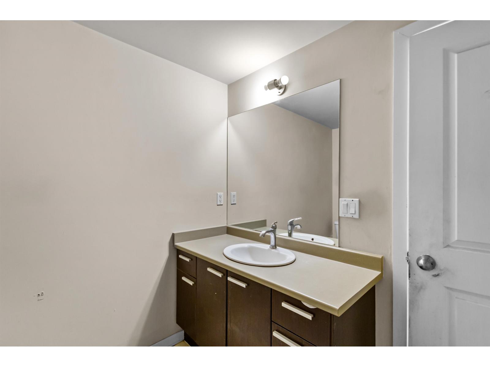 301 10499 University Drive, Surrey, British Columbia  V3T 0A4 - Photo 15 - R3149032