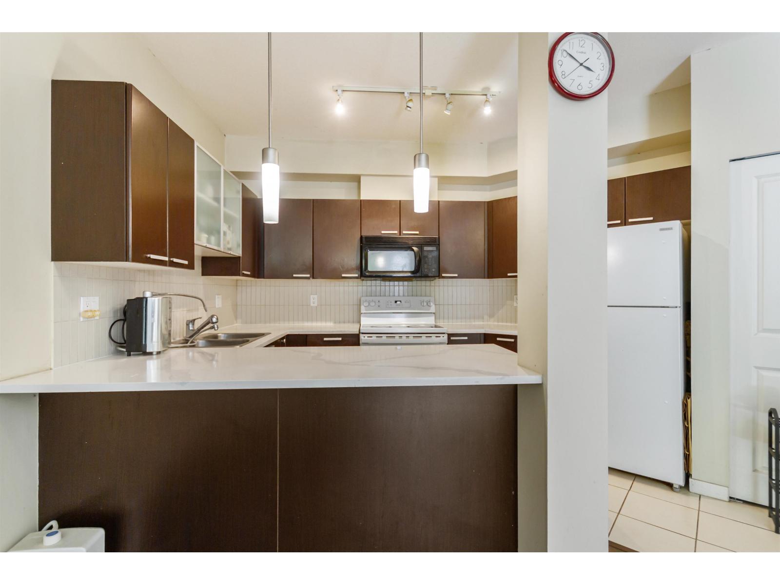 301 10499 University Drive, Surrey, British Columbia  V3T 0A4 - Photo 4 - R3149032