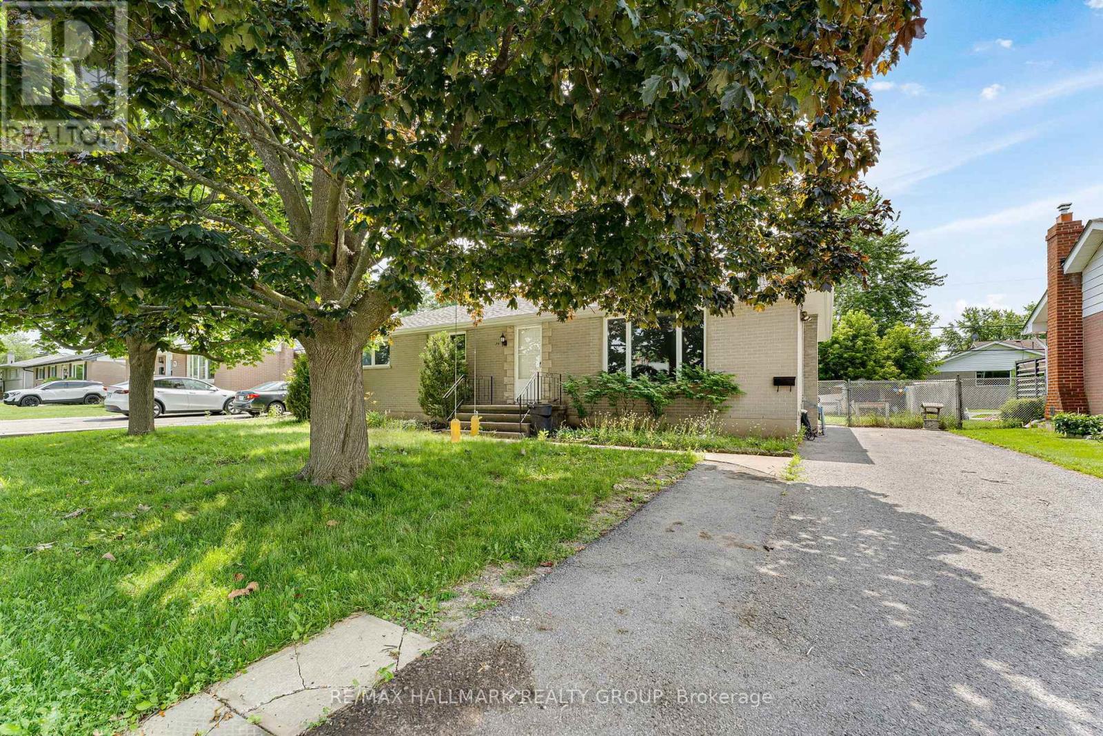 75 BRISCOE STREET, Loyalist, Ontario