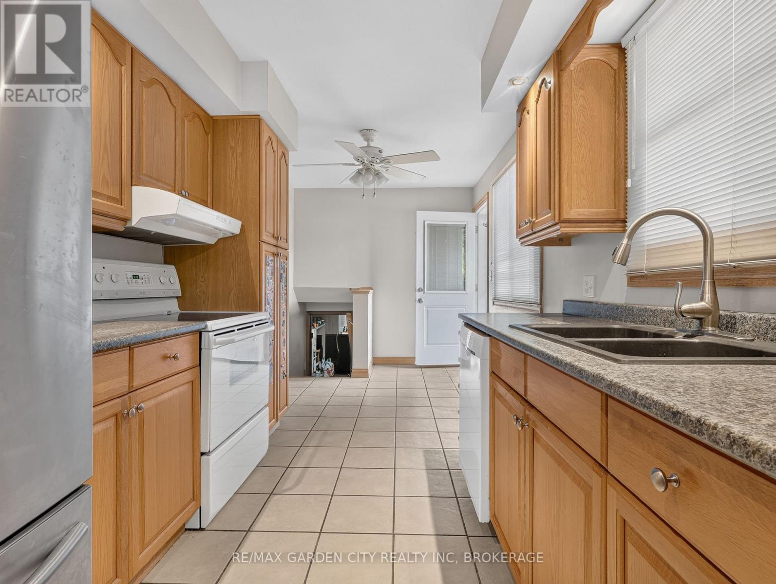 19 Black Knight Road, St. Catharines, Ontario  L2N 3B9 - Photo 2 - X13629196