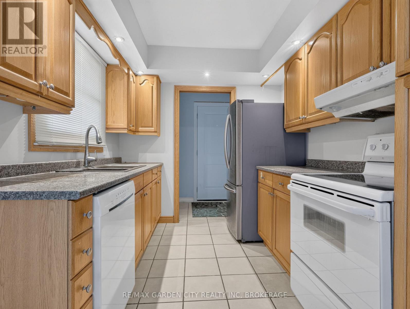 19 Black Knight Road, St. Catharines, Ontario  L2N 3B9 - Photo 3 - X13629196
