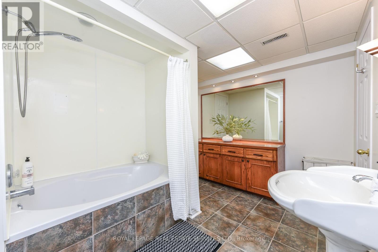 1338 Chalfield Drive, Oakville, Ontario  L6J 6R5 - Photo 35 - W13470090