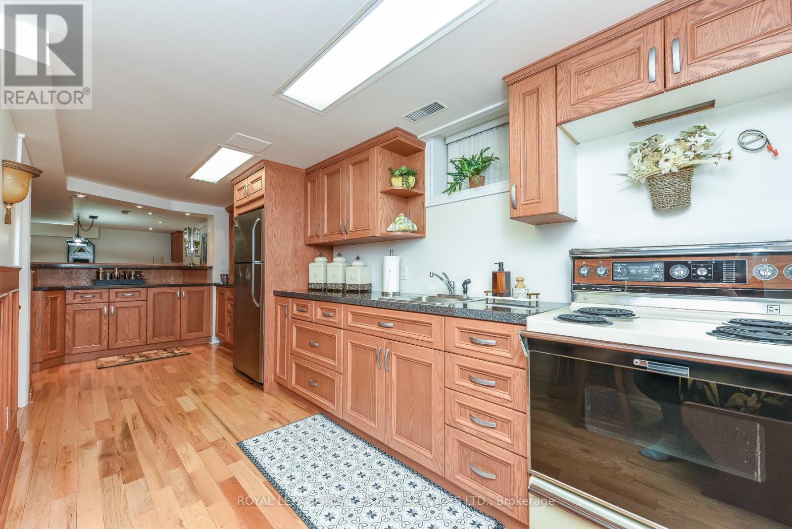 1338 Chalfield Drive, Oakville, Ontario  L6J 6R5 - Photo 43 - W13470090