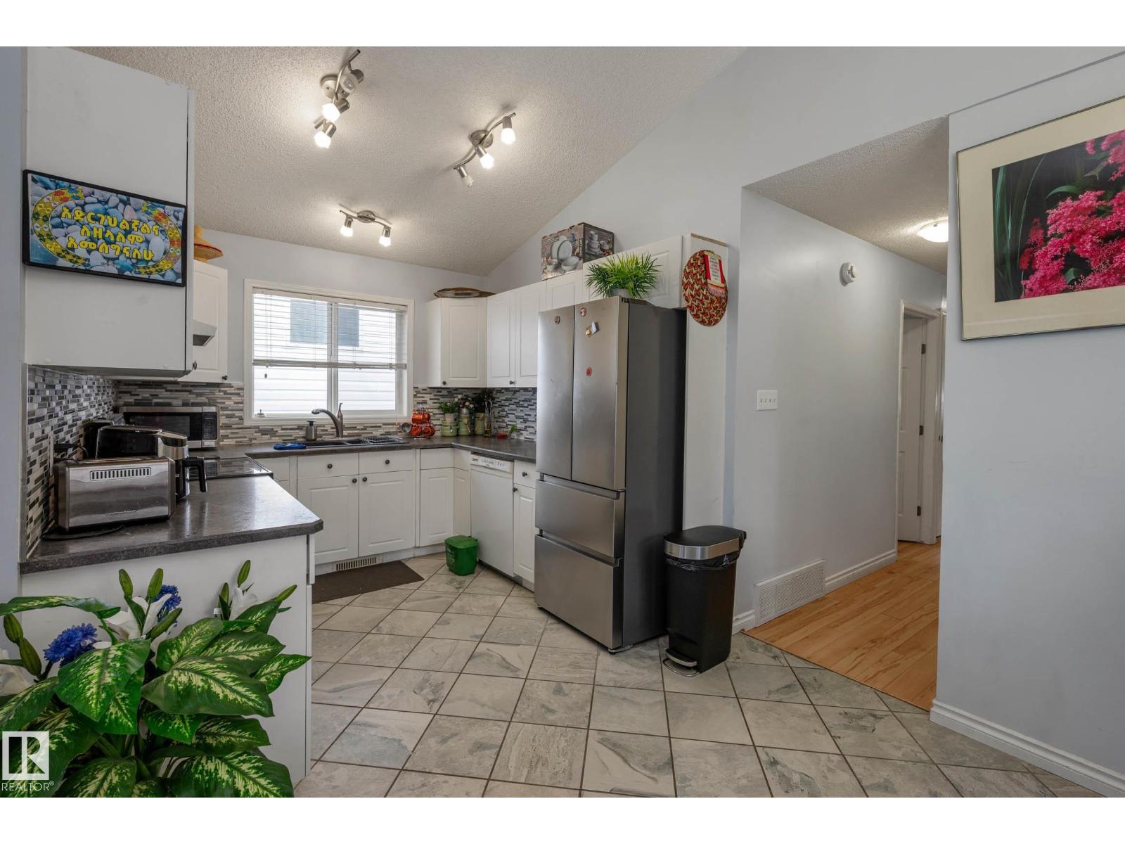 9113 166 Av NW, Edmonton, Alberta  T5Z 3H5 - Photo 12 - E4501787