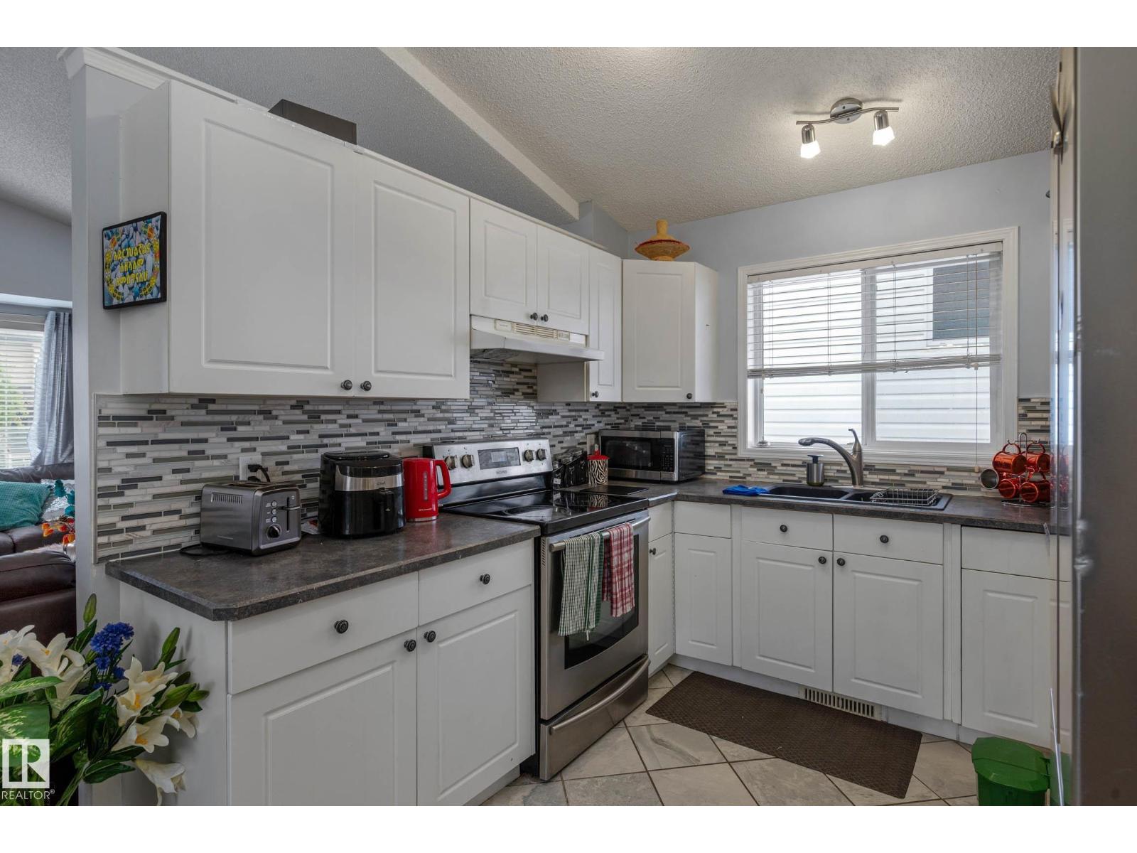 9113 166 Av NW, Edmonton, Alberta  T5Z 3H5 - Photo 14 - E4501787