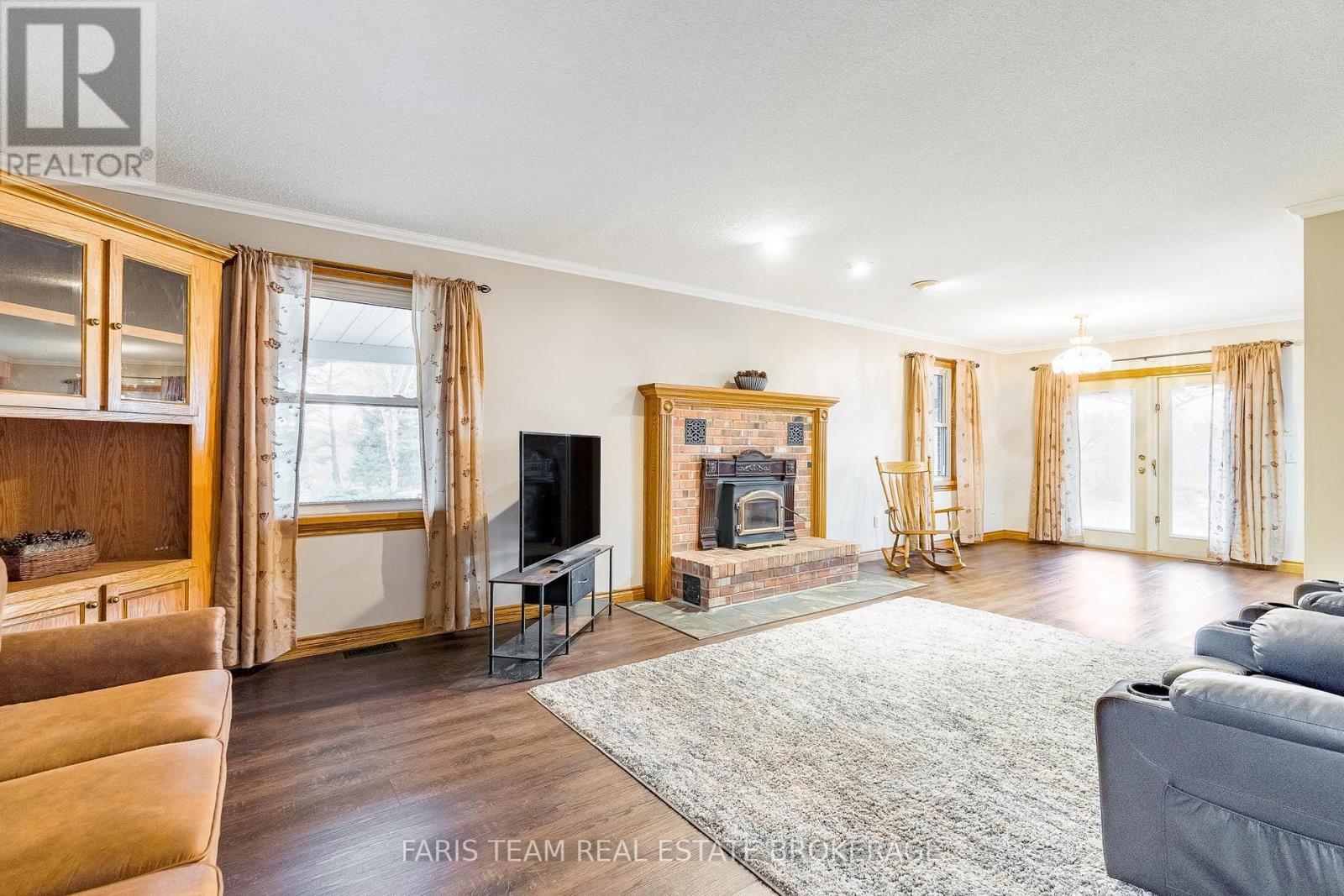 301 Concession 4 Road E, Tiny, Ontario L0L 2T0 - Photo 19 - S12984510