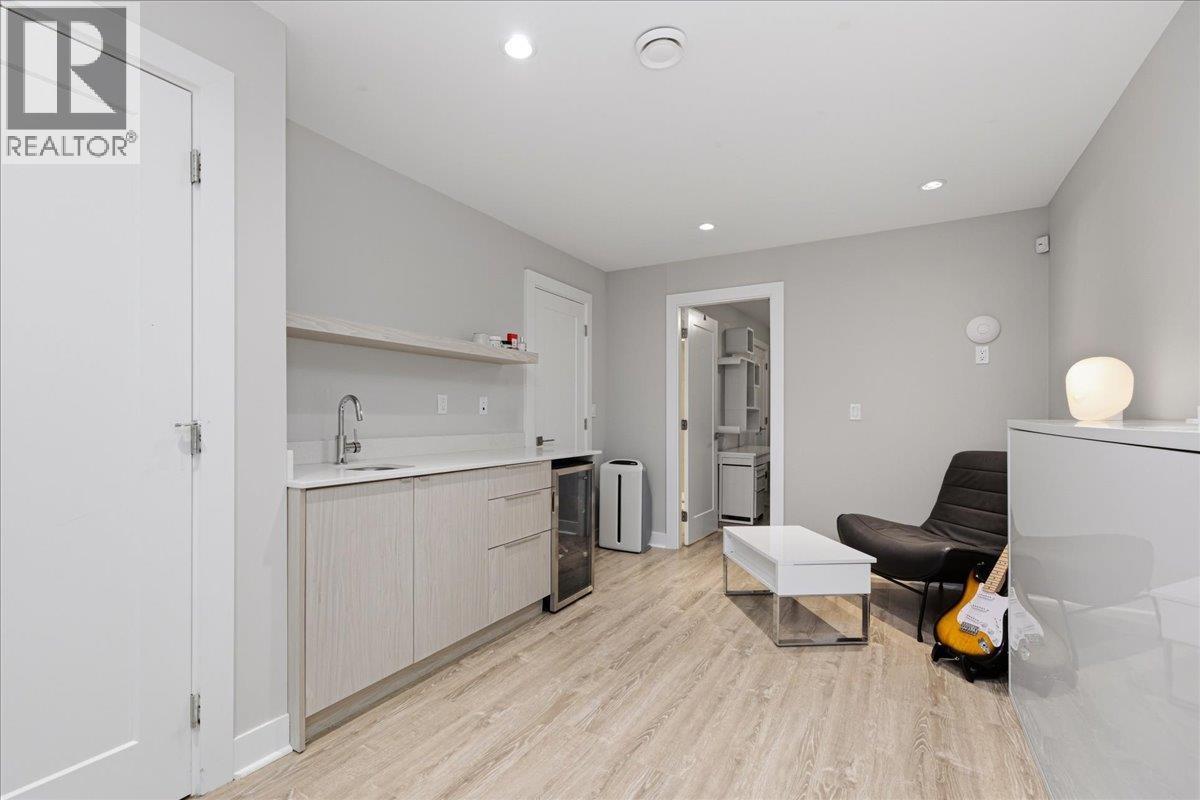 210 W 5th Street, North Vancouver, British Columbia V7M 1K1 - Photo 25 - R3107730