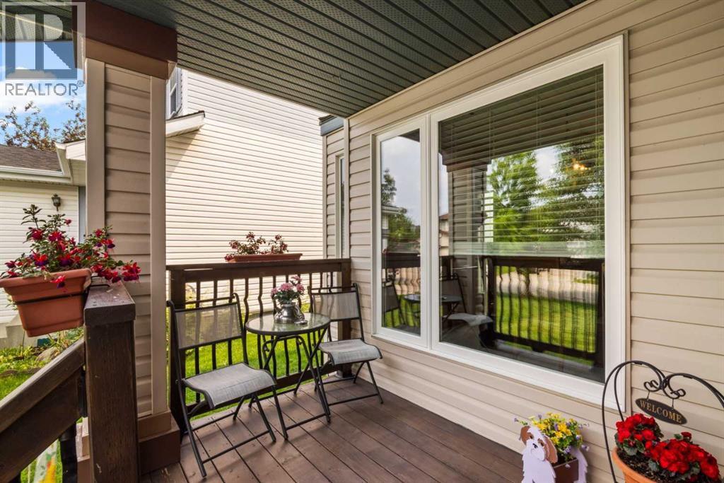217 Douglas Glen Close SE, Calgary, Alberta  T2Z 2V7 - Photo 3 - A2324900
