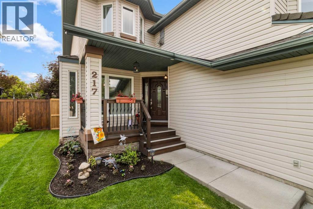 217 Douglas Glen Close SE, Calgary, Alberta  T2Z 2V7 - Photo 2 - A2324900