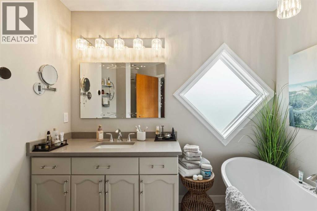 217 Douglas Glen Close SE, Calgary, Alberta  T2Z 2V7 - Photo 20 - A2324900