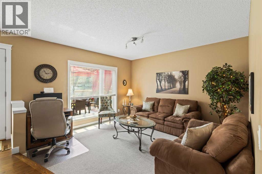 217 Douglas Glen Close SE, Calgary, Alberta  T2Z 2V7 - Photo 8 - A2324900