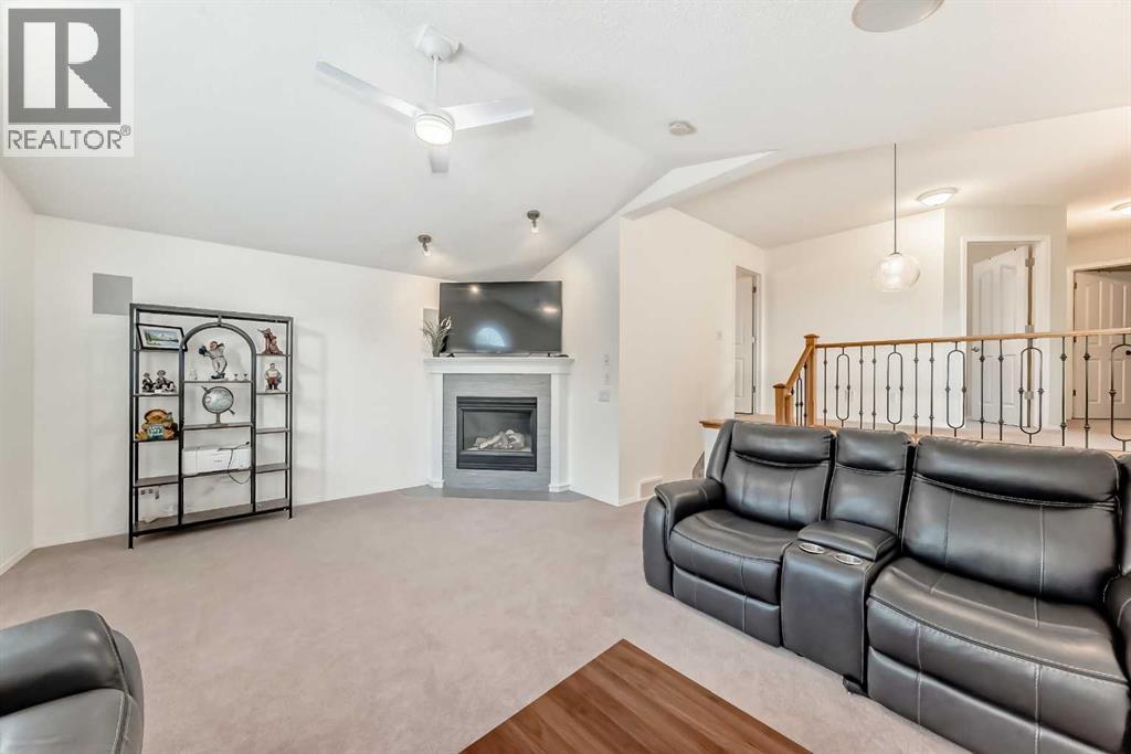82 Mt Gibraltar Heights SE, Calgary, Alberta  T2Z 3R3 - Photo 7 - A2329018