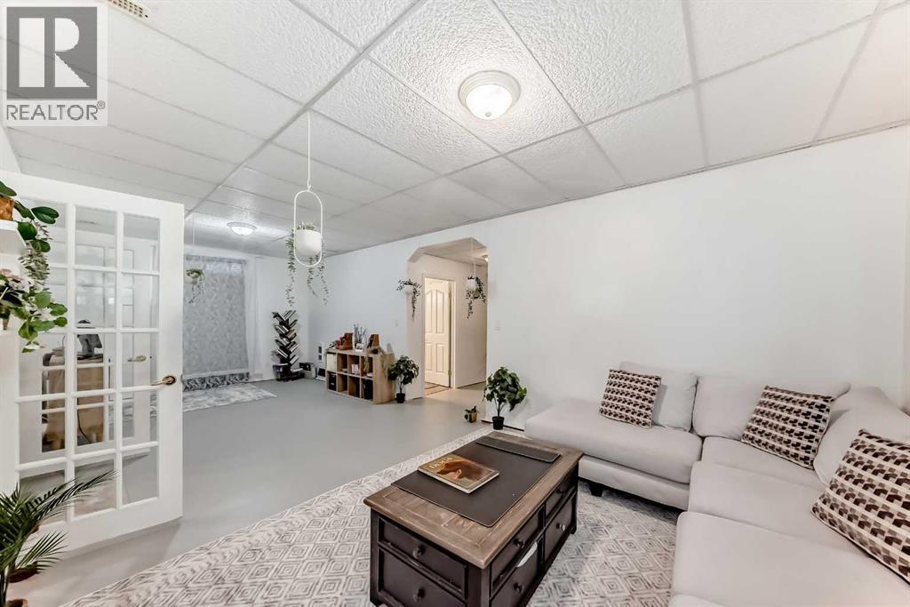 82 Mt Gibraltar Heights SE, Calgary, Alberta  T2Z 3R3 - Photo 38 - A2329018