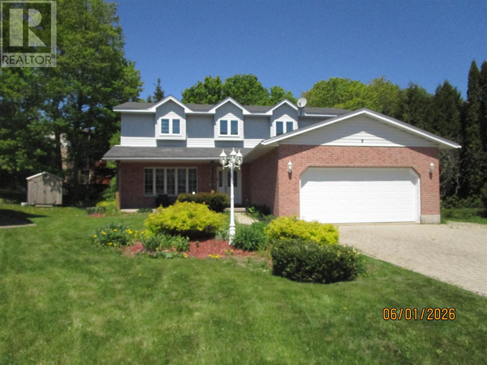 27 Plummer CT, Sault Ste. Marie, Ontario