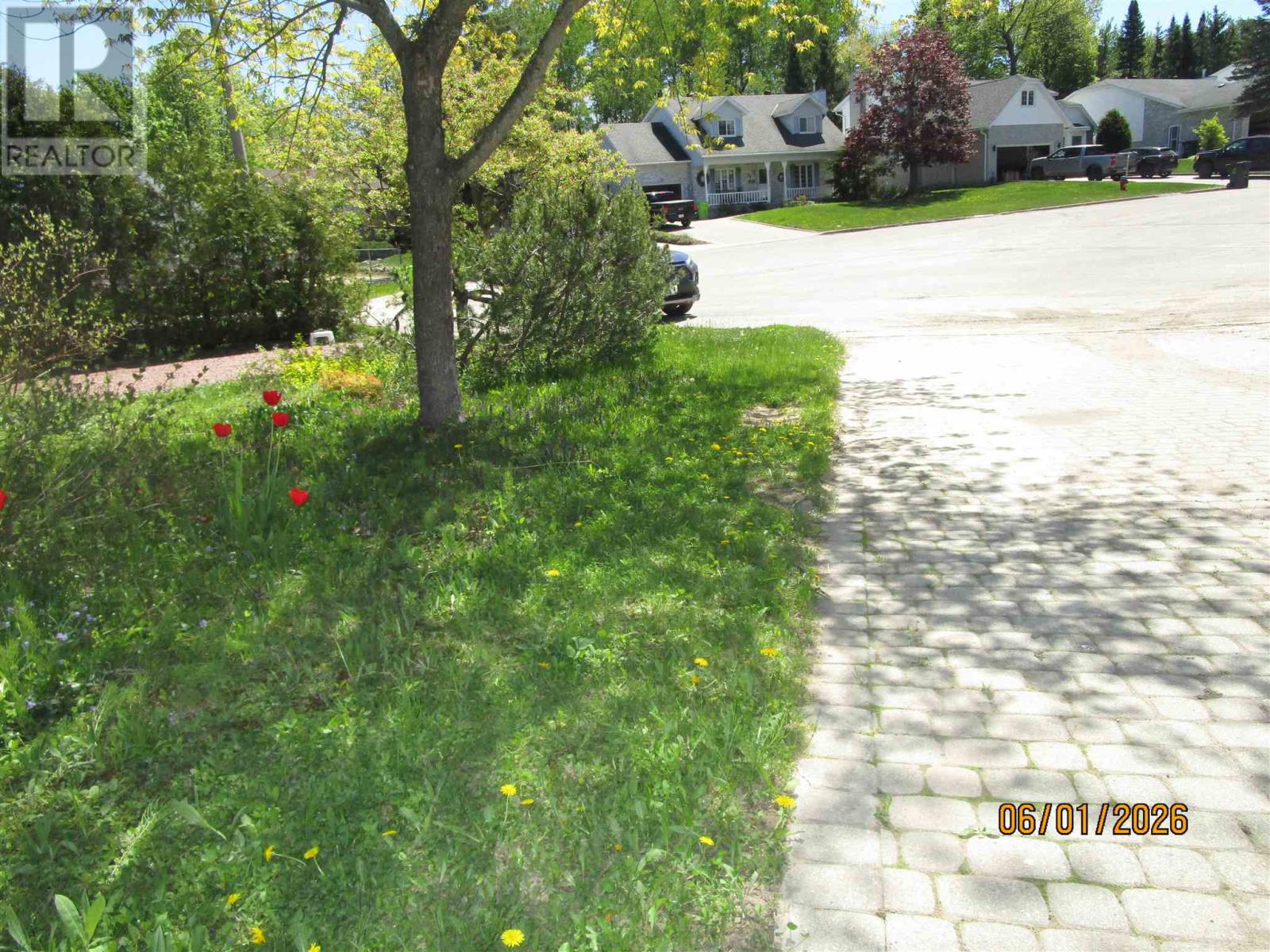 27 Plummer Ct, Sault Ste. Marie, Ontario  P6B 6E4 - Photo 2 - SM262024